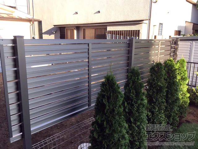 千葉県八戸市のYKKAPのフェンス・柵 セレビューフェンス R3型  2段柱[控え柱なし・60角] 施工例