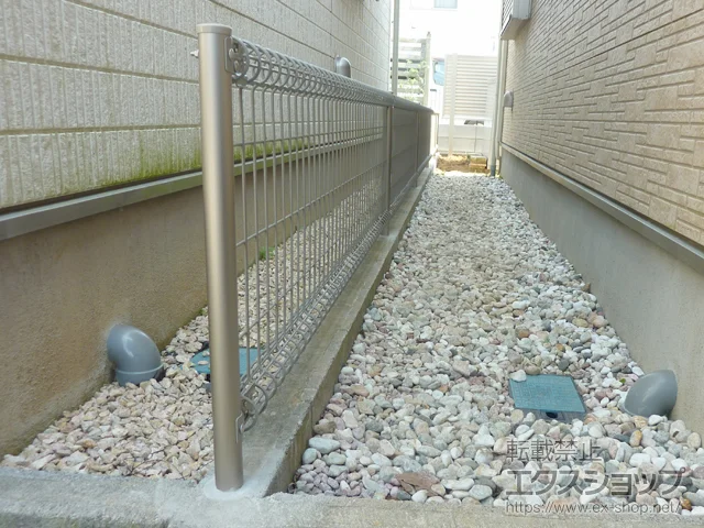 千葉県清須市のValue Selectのフェンス・柵 ハイグリッドフェンスN1型 間仕切りタイプ 施工例