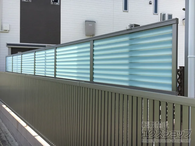 福島県名古屋市のValue Selectのフェンス・柵 プレスタフェンス8S型 多段支柱（パネル1段） 施工例