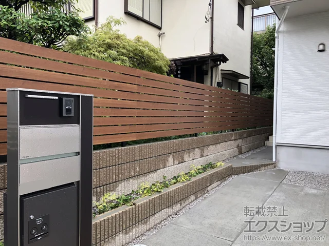 埼玉県横浜市のYKKAPのフェンス・柵 ルシアスフェンスH02型 横板格子 複合カラー 自由柱施工 施工例