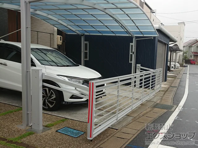 愛知県福生市ののカーゲート、カーポート、ウッドデッキ ワイドオーバードアS1型 手動式 施工例