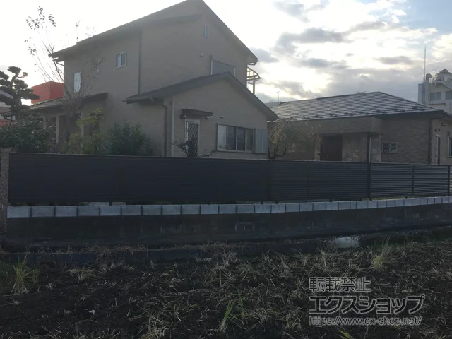 神奈川県春日市のYKKAPのフェンス・柵 ミエーネフェンス 目隠しルーバータイプ 自由柱タイプ 施工例