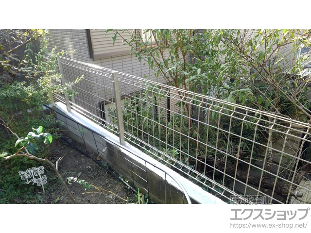 神奈川県尼崎市のLIXIL(リクシル)のフェンス・柵 ハイグリッドフェンスUF8型 フリーポールタイプ 施工例