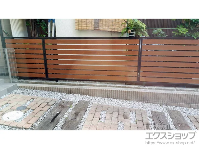 大阪府和歌山市のYKKAPのフェンス・柵 モクアルフェンス 横板タイプ 自由柱施工 施工例