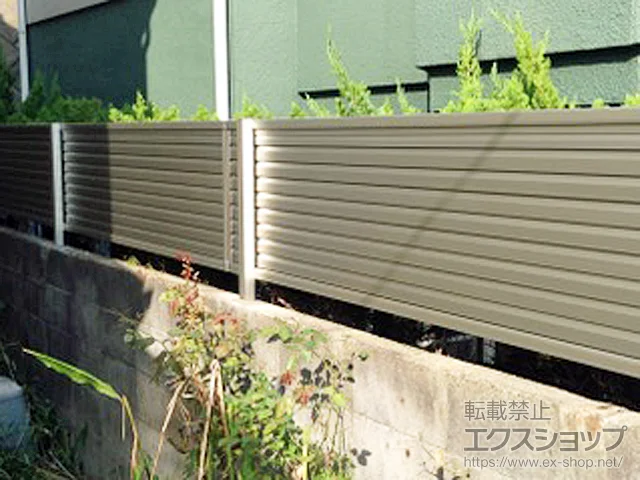兵庫県神戸市のValue Selectのフェンス・柵 ミエーネフェンス 目隠しルーバータイプ 自由柱施工 施工例