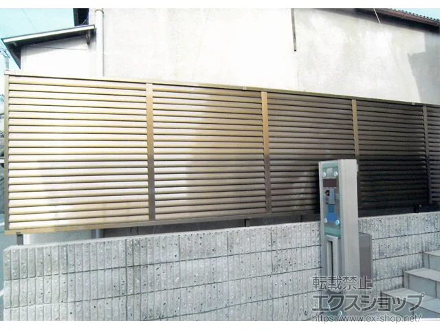 大阪府東大阪市の三協アルミのフェンス・柵 カムフィX9型 ルーバータイプ フリー支柱タイプ 施工例
