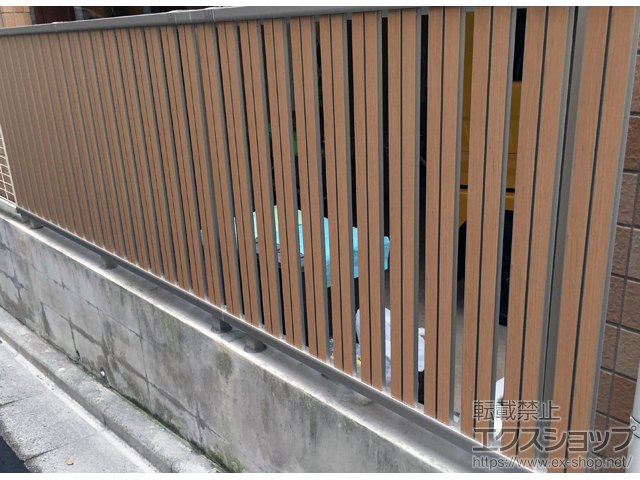 東京都豊島区のYKKAPフェンス・柵施工例(ルシアスフェンスF03型 たて半