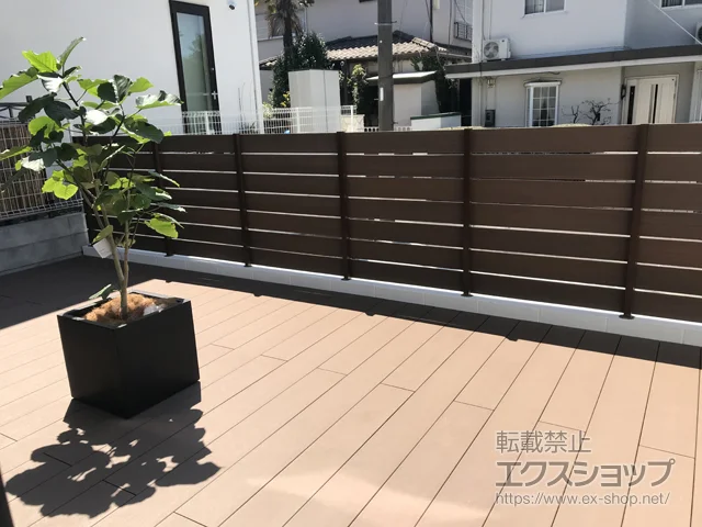 神奈川県横浜市のYKKAPのフェンス・柵、ウッドデッキ リウッドデッキ 200＋ 独立式 リウッド ステップ2型×1セット 施工例