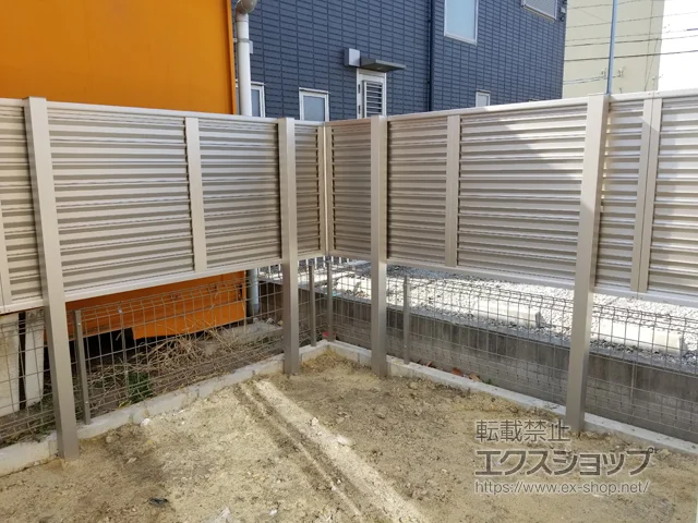 愛知県名古屋市のValue Selectのフェンス・柵 ミエーネフェンス 目隠しルーバータイプ 2段支柱 自立建て用（パネル1段） 施工例