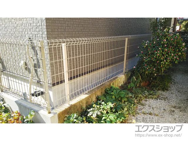埼玉県川越市のYKKAPのフェンス・柵 イーネットフェンス2F型 自由柱タイプ 施工例