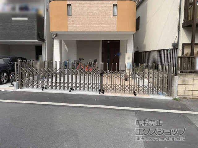 東京都さいたま市ののフェンス・柵、カーゲート トリップゲート ペットガード型 ノンレール 両開き親子*26S+37M 施工例