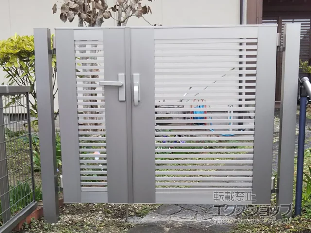 福岡県北九州市のYKKAPの門扉 ライシス門扉 1型 細横桟 両開き親子 柱使用 施工例