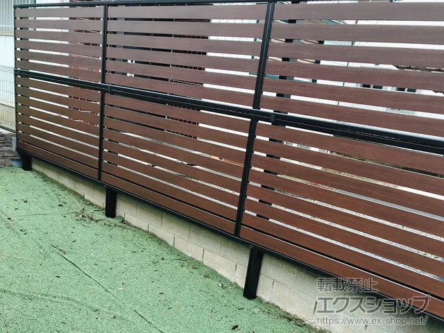 横浜市のLIXIL(リクシル)のフェンス・柵 モクアルフェンス 横板タイプ 2段支柱 自立建て用*パネル2段※一部柱別途 施工例