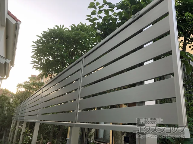 三重県薩摩川内市のValue Selectのフェンス・柵 シンプレオフェンスSY1型 横半目隠し 上段のみ設置 自立建て用 施工例