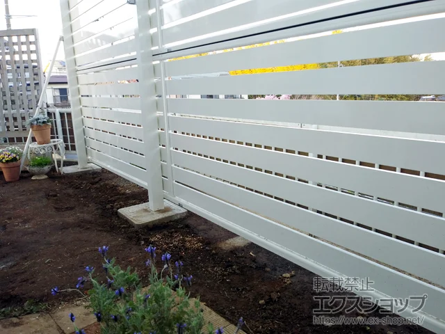 神奈川県新居浜市のValue Selectのフェンス・柵 シンプレオフェンスSY1型 横半目隠し 2段支柱 自立建て用（パネル2段） 施工例