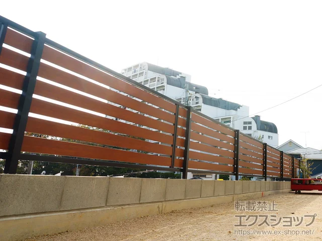 福岡県川崎市のYKKAPのフェンス・柵 モクアルフェンス 横板タイプ 自由柱施工 施工例