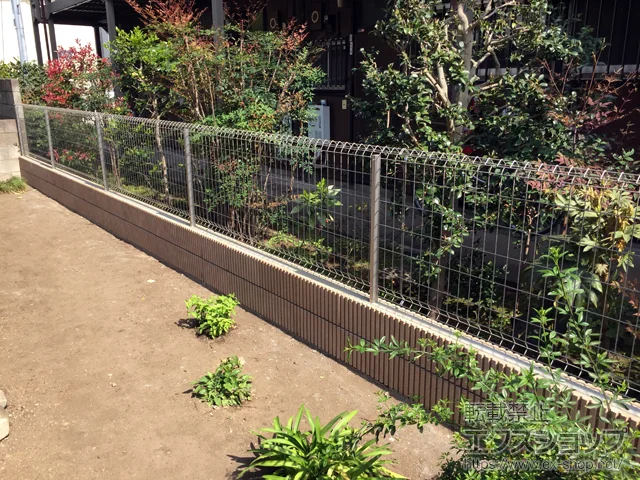 神奈川県笠間市のYKKAPのフェンス・柵 イーネットフェンス1F型 自由柱施工 施工例