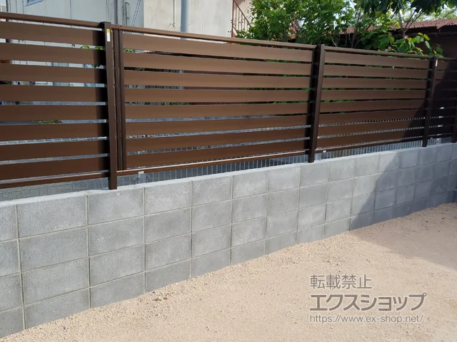 山口県萩市のYKKAPのフェンス・柵 シンプレオフェンスSY1型 横スリット 自由柱施工 施工例