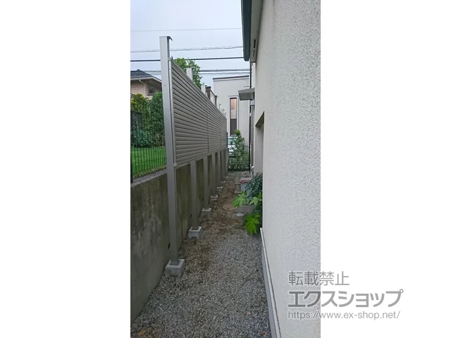 千葉県千葉市のYKKAPのフェンス・柵 シンプレオフェンス13型 目隠しルーバー 上段のみ設置 自立建て用(パネル1段) 施工例