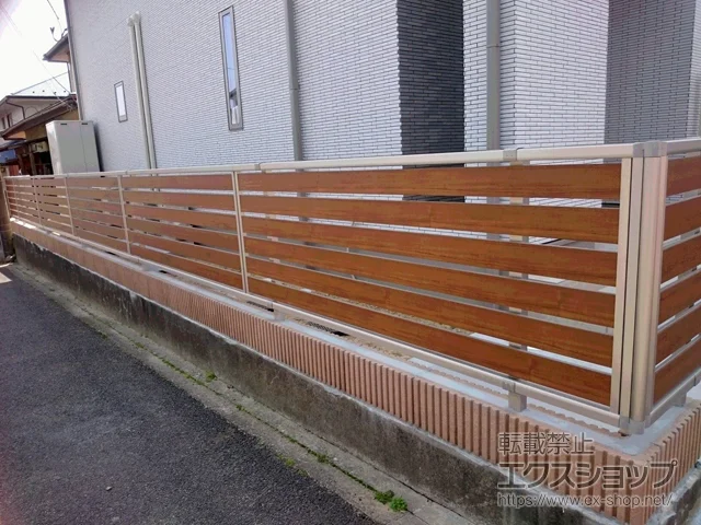 宮城県熊本市のFandFのフェンス・柵 ルシアスフェンスF04型 横板 木目カラー 自由柱施工 施工例