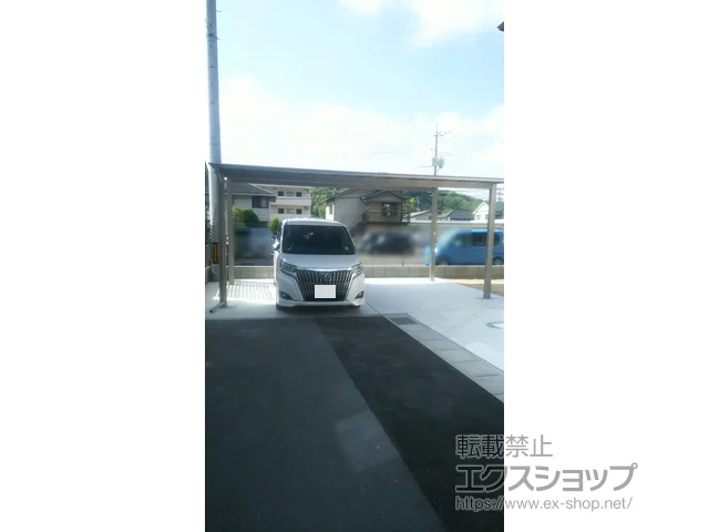 広島県東御市のYKKAPのカーポート ネスカF (フラットスタイル) ワイド 積雪〜20cm対応 施工例