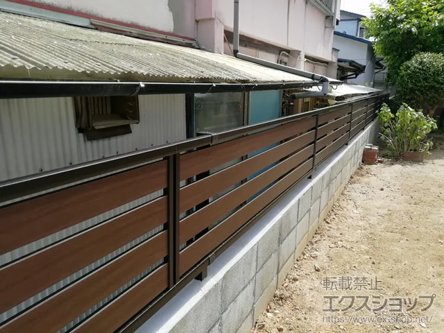 福岡県小諸市のYKKAPのフェンス・柵 モクアルフェンス 横板タイプ 自由柱施工 施工例