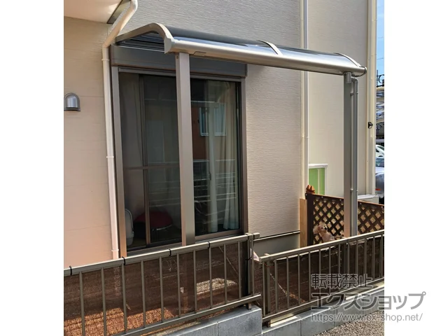 愛知県西条市ののカーポート、テラス屋根 ソラリア R型 テラスタイプ 単体 積雪〜20cm対応 施工例
