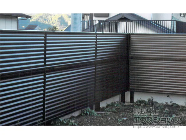 東京都八王子市のValue Selectのフェンス・柵 ミエーネフェンス 目隠しルーバータイプ 2段支柱 自立建て用（パネル2段） 施工例