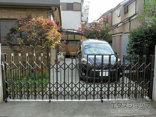 東京都さいたま市ののフェンス・柵、カーゲート アルシャインII PG型R(ペットガード) Aタイプ センターレールタイプ 片開き 430S 施工例