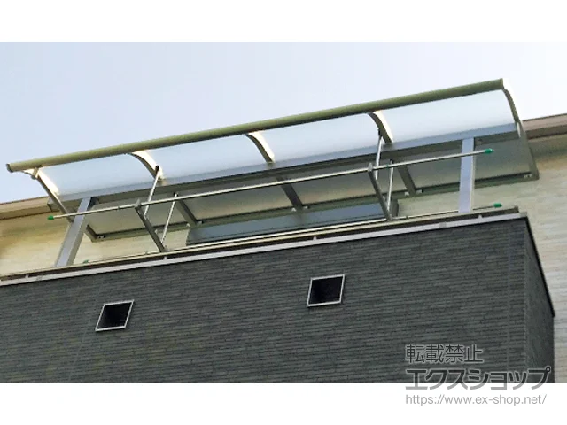 川口市のYKKAPのバルコニー・ベランダ屋根 ソラリア R型 屋根タイプ 単体 積雪〜20cm対応 施工例