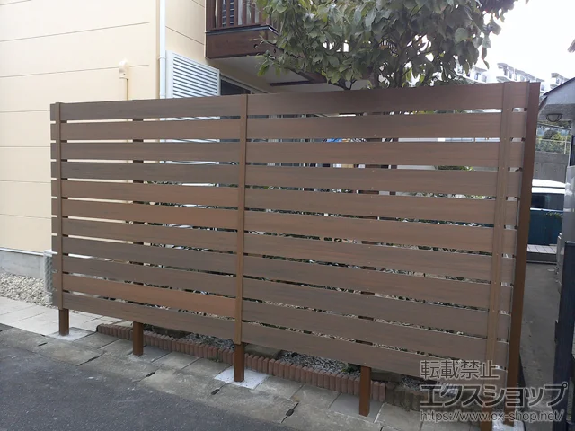 神奈川県印西市のグローベンのフェンス・柵 プラドフェンス ジョイントあり仕様 板11段 隙間20mm ※L：9,900mm 施工例