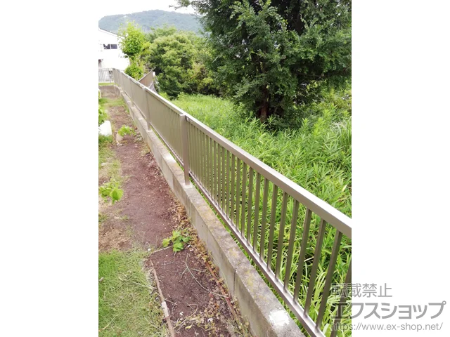 兵庫県神戸市の積水樹脂(セキスイ)のフェンス・柵 プレスタフェンス 2型 細たて桟 フリーポールタイプ 施工例