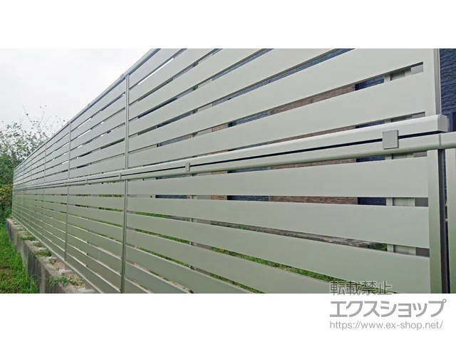 富山県西宮市の積水樹脂(セキスイ)のフェンス・柵 シンプレオフェンスSY1型 横スリット 2段支柱 自立建て用・自由柱施工 施工例
