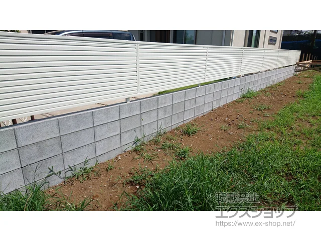 千葉県三田市のYKKAPのフェンス・柵 ミエーネフェンス 目隠しルーバータイプ　自由柱施工 施工例