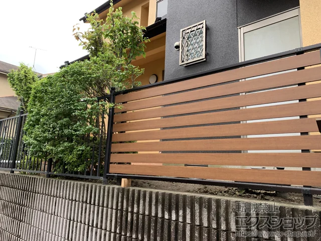 福岡県川崎市の三協アルミのフェンス・柵 モクアルフェンス　横板タイプ　自由柱施工 施工例