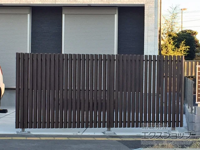 千葉県野々市市のFandFのフェンス・柵 エルファード片面タイプ M5型 フリー支柱 施工例