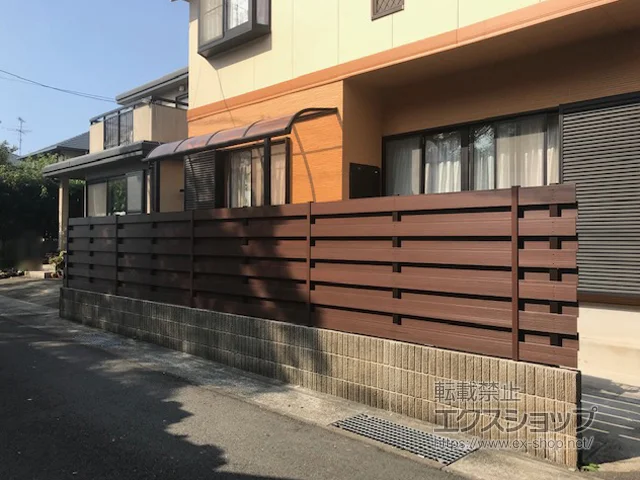 熊本県熊本市のFandFのフェンス・柵 マイティウッド Sライン 両面互違 表：6段 裏：5段 隙間 90mm 施工例