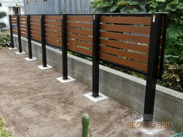 北海道佐倉市の積水樹脂(セキスイ)のフェンス・柵 モクアルフェンス 横板タイプ 2段支柱 自立建て用 （パネル1段） 施工例