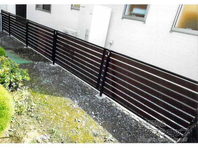 青森県大分市のValue Selectのフェンス・柵 ルシアスフェンスF04型 横板 木目カラー 自由柱施工 施工例