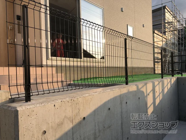石川県広島市のYKKAPのフェンス・柵 イーネットフェンス2F型 自由柱施工 施工例