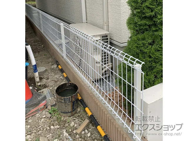 埼玉県多摩市のValue Selectのフェンス・柵 イーネットフェンス2F型　　自由柱 施工例