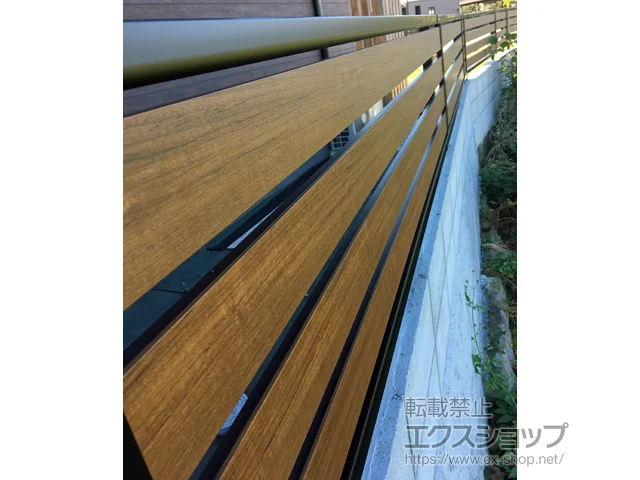 香川県調布市ののサイクルポート・自転車置き場、フェンス・柵 モクアルフェンス 横板タイプ 自由柱施工 施工例