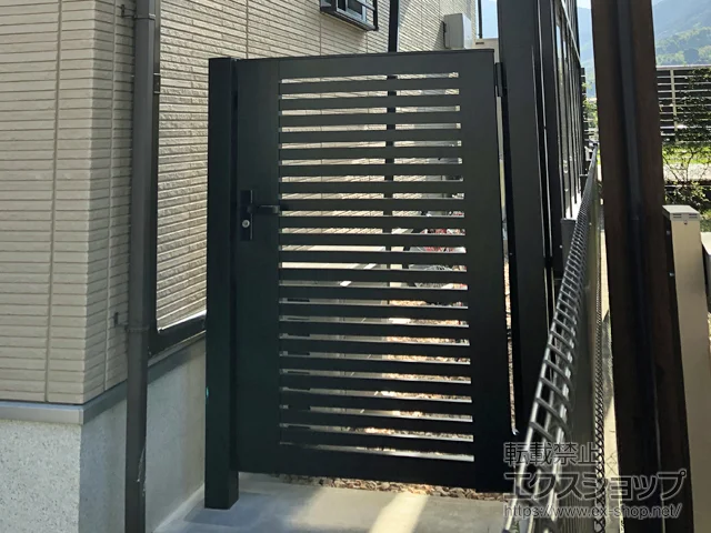 福岡県山武市ののカーゲート、フェンス・柵、門扉 ライシス門扉 3型 太横桟 片開き 柱使用 施工例