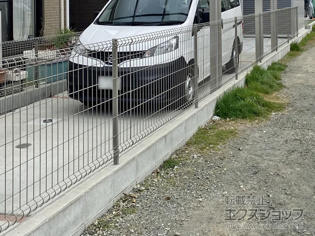 神奈川県平塚市のYKKAPのフェンス・柵 イーネットフェンス 3F型 自由柱施工 施工例
