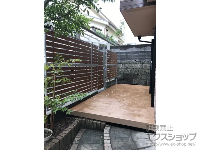 神奈川県横浜市のYKKAPのフェンス・柵 ルシアスフェンスF04型 横板 木目カラー 2段支柱施工 施工例