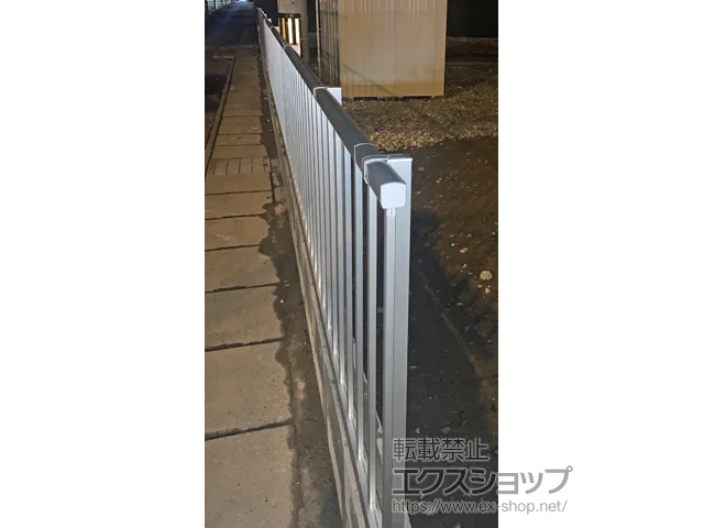 山形県鶴岡市のYKKAPのフェンス・柵 シンプレオフェンスST1型 縦スリット 自由柱施工 施工例
