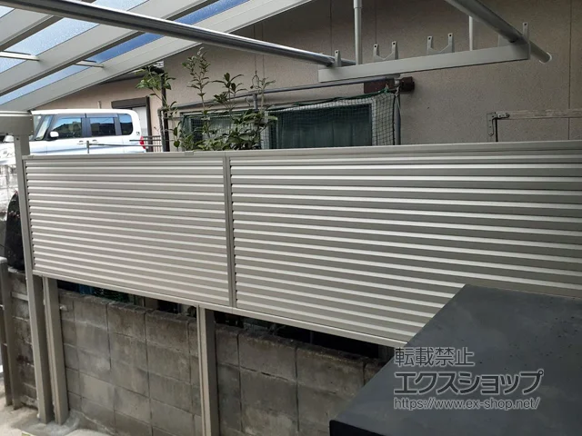 熊本県合志市のYKKAPのフェンス・柵 シンプレオフェンス13型 目隠しルーバー 2段支柱 自立建て用(パネル1段) 施工例