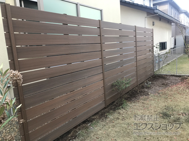 茨城県つくば市ののフェンス・柵 プラドフェンス ジョイントあり仕様 高尺タイプ 板12段 隙間10mm 施工例