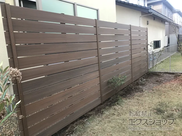 茨城県熊本市のFandFのフェンス・柵 プラドフェンス ジョイントあり仕様 高尺タイプ 板12段 隙間10mm 施工例
