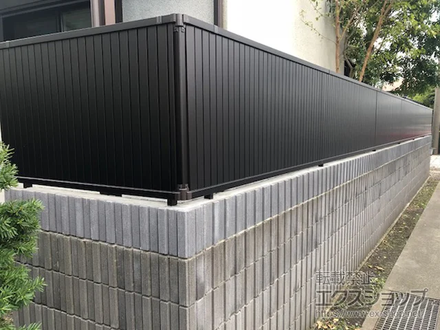 神奈川県佐倉市の積水樹脂(セキスイ)のフェンス・柵 カムフィX7型 たて目隠し フリー支柱 施工例